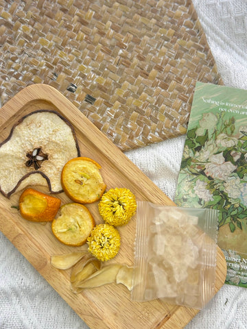 Lily & Pear Floral Tea
